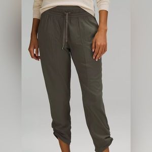 Lululemon dance studio crop